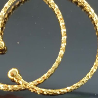 Şık Moda Aksesuarları İçin Zarif Altın Yüzükler