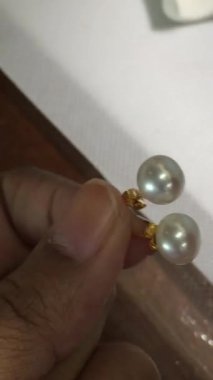 Yumuşak Odaklı Özgeçmişli Zarif İnci Küpeler