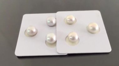 Zarif Beyaz İnciler Mücevher ve El Sanatları Kartlarında Gösterildi