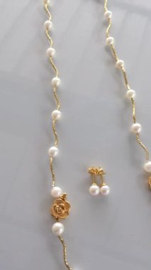 Altın Aksanlı ve Güllü Zarif İnci Kolye ve Küpe