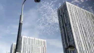 Manchester, İngiltere 'nin mimari çeşitliliğini gösteren yüksek kaliteli stok görüntüleri. Video, şehirlerin zengin sanayi mirası ve çağdaş kentsel gelişimi yansıtan modern gökdelenlerin dinamik bir karışımını yakalıyor..
