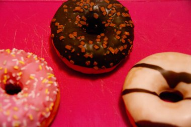 Pembe jöleli tatlı çörekler