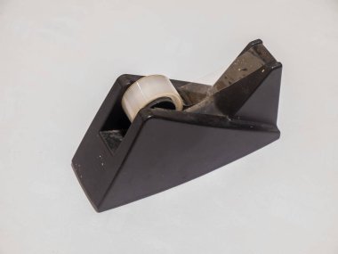 beyaz arkaplanda saydam yapıştırıcı bant