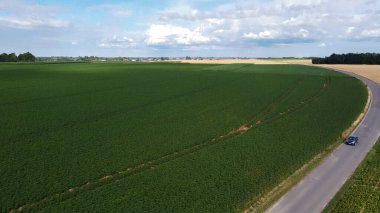 Kırsal alandaki güzel yol manzarası