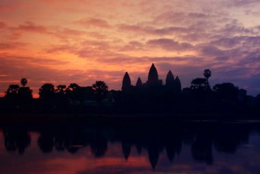 Angkor Wat 'ta Gündoğumu Siem Reap, Kamboçya' da bir Budist tapınak kompleksi.
