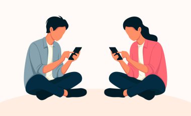Sosyal medyada akıllı telefon kullanan çift