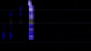Arıza animasyon geçiş 4K video arızası arka plan Glitch TV Kötü Sinyal Efekti. Siyah arka planda arızalı televizyon. Arızalı hatlar çok gürültülü. Sinyal yok. Retro VHS arkaplanı.