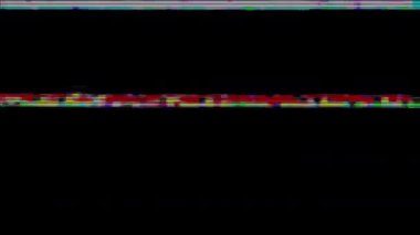 Arıza animasyon geçiş 4K video arızası arka plan Glitch TV Kötü Sinyal Efekti. Siyah arka planda arızalı televizyon. Arızalı hatlar çok gürültülü. Sinyal yok. Retro VHS arkaplanı.