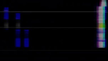 Arıza animasyon geçiş 4K video arızası arka plan Glitch TV Kötü Sinyal Efekti. Siyah arka planda arızalı televizyon. Arızalı hatlar çok gürültülü. Sinyal yok. Retro VHS arkaplanı.