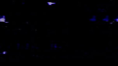Arıza animasyon geçiş 4K video arızası arka plan Glitch TV Kötü Sinyal Efekti. Siyah arka planda arızalı televizyon. Arızalı hatlar çok gürültülü. Sinyal yok. Retro VHS arkaplanı.