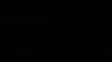 Arıza animasyon geçiş 4K video arızası arka plan Glitch TV Kötü Sinyal Efekti. Siyah arka planda arızalı televizyon. Arızalı hatlar çok gürültülü. Sinyal yok. Retro VHS arkaplanı.
