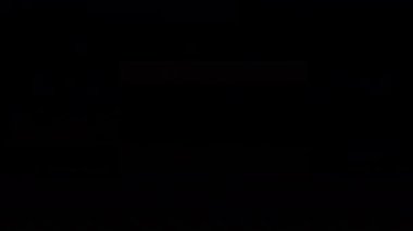 Arıza animasyon geçiş 4K video arızası arka plan Glitch TV Kötü Sinyal Efekti. Siyah arka planda arızalı televizyon. Arızalı hatlar çok gürültülü. Sinyal yok. Retro VHS arkaplanı.