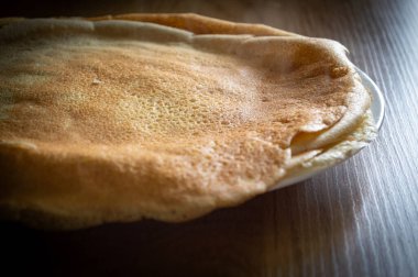 Tahta bir masada krep. Yüksek kalite fotoğraf