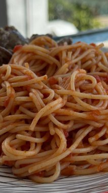 Domates soslu spagetti, yemek blogları, yemek tarifleri ya da Akdeniz yemek görselleri için idealdir. Yüksek kalite fotoğraf