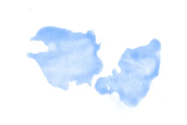 Açık mavi suluboya beyaz yüzeye sıçrar
