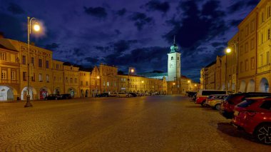 Litomy 'deki Smetana Meydanı' nın gece manzarası.