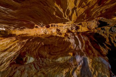 Slovak Ulusal Karst Mağarası 'nın Karst dekorasyonuna bir göz atın.