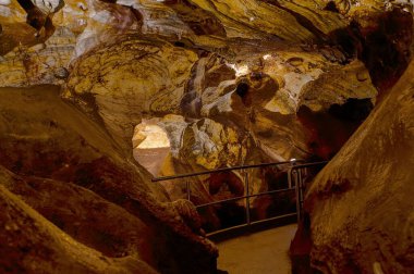 Slovak Ulusal Karst Mağarası 'nın Karst dekorasyonuna bir göz atın.