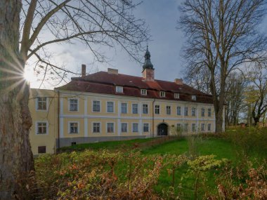 Techobuz köyündeki şatonun manzarası