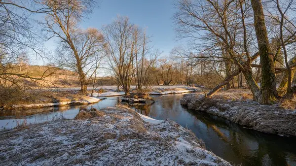 Krasikovice yakınlarında Bela ve Hejlovka nehirlerinin kesişmesi