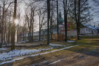 Kremesnik Tepesi 'ndeki Hac Kilisesi, park