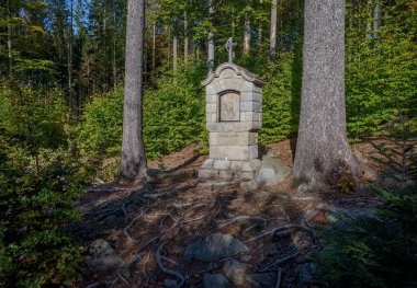Pelhrimov, Vysocina bölgesi yakınlarındaki Kremesnik tepesindeki İstasyonlardan birinin görüntüsü