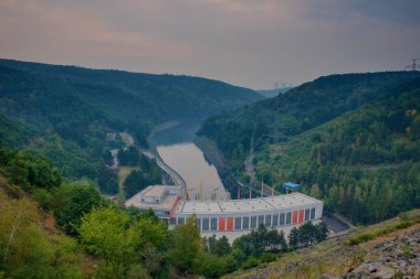 Dalesicka barajındaki hidroelektrik santralinin görüntüsü