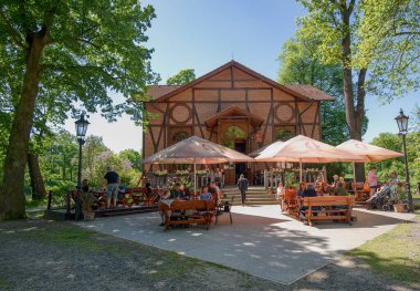 Şato manzarası, Pisek kasabası, restoran.