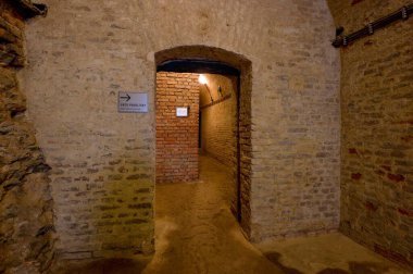 Casemates - jail - Museum of the City - Aydınlatılmış mekanlar, tuğla işçiliği
