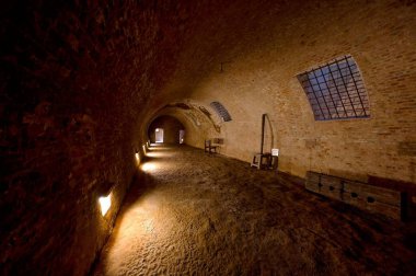 Casemates - jail - Museum of the City - Aydınlatılmış mekanlar, tuğla işçiliği
