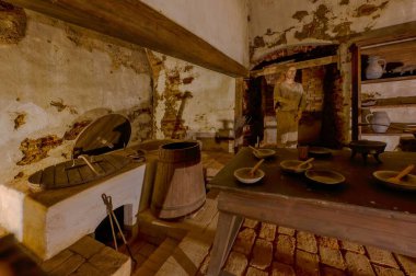 Kazazedeler - Cezaevleri - Brno Müzesi - Aydınlatılmış alanlar, tuğla işleri, mahkumlar ve subayların mankenleri