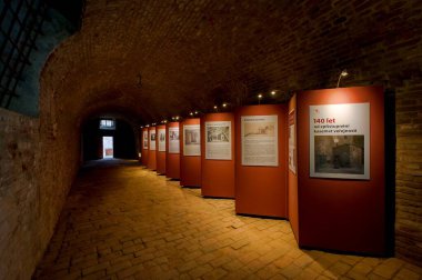 Casemates - jail - Museum of the City - Aydınlatılmış mekanlar, tuğla işçiliği