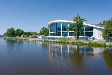 Ceske Budejovice 'deki yüzme havuzu binasının manzarası