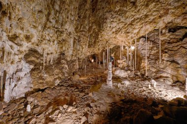 Katerinska Mağarası 'nın Moravya Karst Kireçtaşı oluşumları ve Sarkıtları, Çek Cumhuriyeti