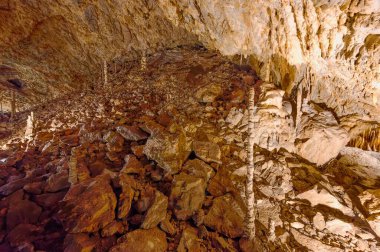 Katerinska Mağarası 'nın Moravya Karst Kireçtaşı oluşumları ve Sarkıtları, Çek Cumhuriyeti