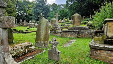 eski taş mezar çapraz