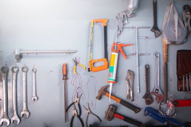 Aletleri tutmak için düz orman herhangi bir araç kullanılması gerektiğinde seçilmesi kolay