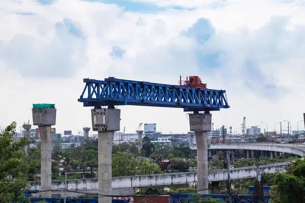 Karayolu, köprü ve ağır ekipman inşaatının yaratıcısı.