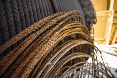 Makinenin sapanı davullar birbirine dolanır ve yanlış satılır.