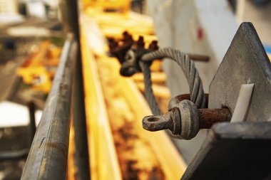 Kule vinç tamir için paslı askı klipsleri