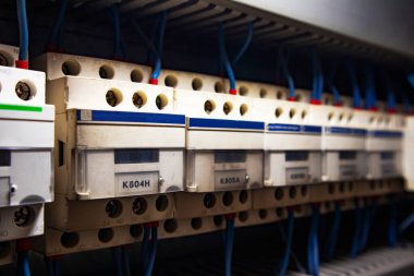 Vinç kontrol kontağının vinç elektrik sistemini onar