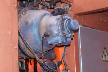 İnşaat asansörünün güvenlik aygıtı asansörün son güvenlik sistemidir. Bakım kontrol edildiğinde.