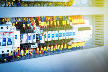 Şalter ve sigorta anahtarı BMU 'nun bakım ve kontrol sistemi sırasında açıktır.