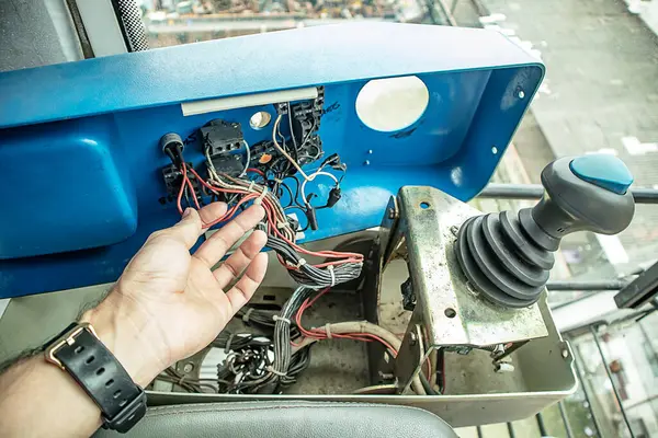 joystickler ve elektrik sistemlerindeki vinçlerin tamir ve onarımı