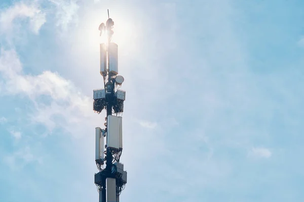 Kablosuz Modüllerle Lte Radyo Ağı Iletişim Ekipmanları Gökyüzü Arka Planında — Stok fotoğraf