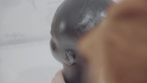 Préparation Défilé Mode Décoration Une Vitrine Chapeaux Femme Peint Une — Video