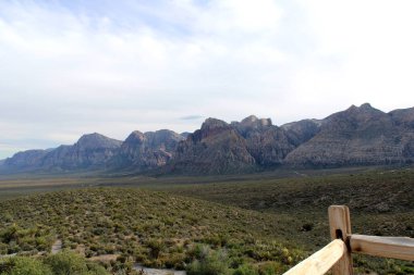 Kızıl Kaya Kanyonu kaya oluşum dağının manzarası.