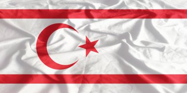 Kuzey Kıbrıs Bayrağı Yakından Dalgalanıyor