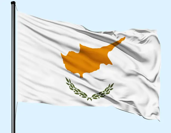 Kıbrıs Bayrağı Direğiyle Dalgalanıyor