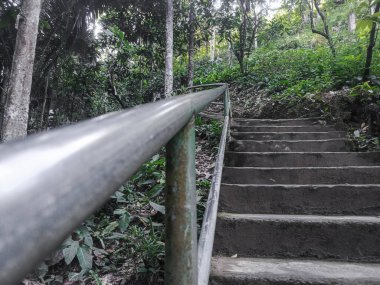 Her seferinde bir adım, yeni bir yüksekliğe yükseliyor.
